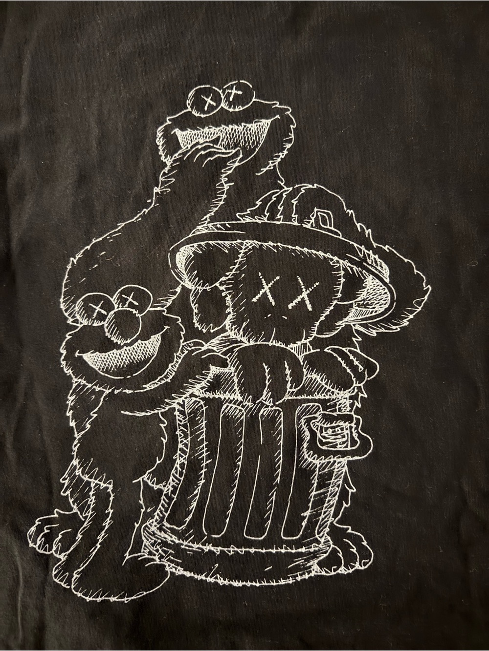 KAWS Uniqlo Black Sesame Street T-Shirt Cookie Monster Elmo Unisex Size L
